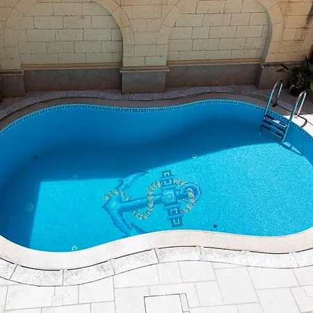 3 Bedroom With Private Pool Għajn Melel