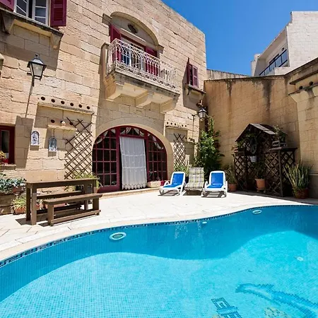 3 Bedroom With Private Pool Сasa de vacaciones Ghajn Melel