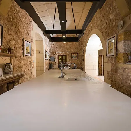 3 Bedroom With Private Pool *