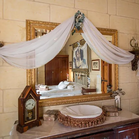 3 Bedroom With Private Pool Għajn Melel