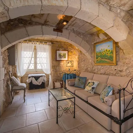 3 Bedroom With Private Pool * Għajn Melel