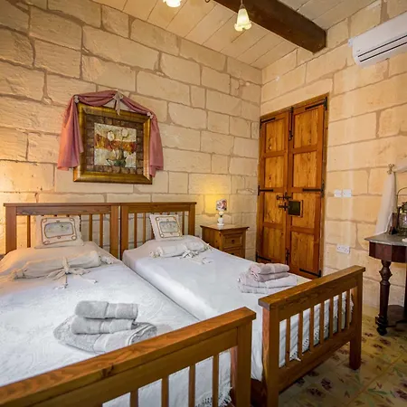 3 Bedroom With Private Pool *