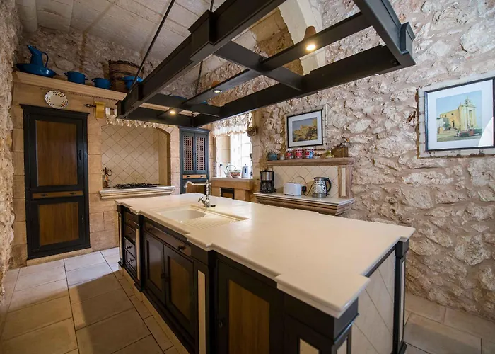 Vakantiehuis 3 Bedroom With Private Pool *