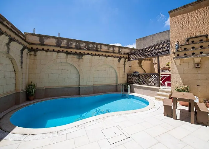 3 Bedroom With Private Pool * Ghajn Melel