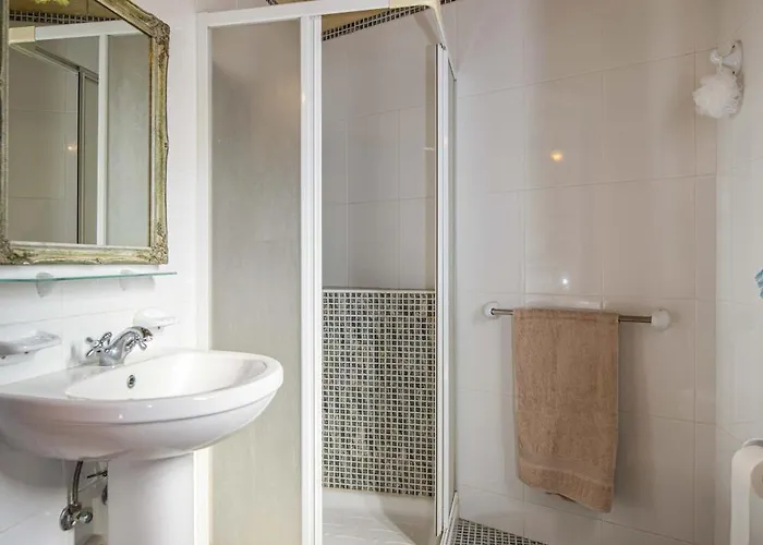 Vakantiehuis 3 Bedroom With Private Pool *