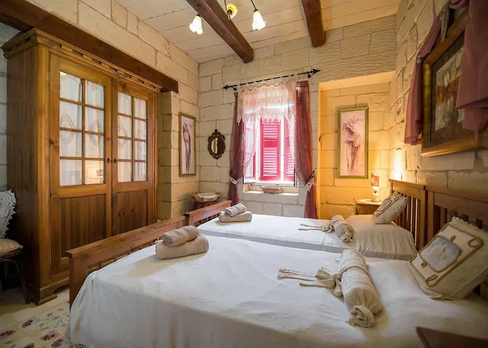 3 Bedroom With Private Pool * Ghajn Melel