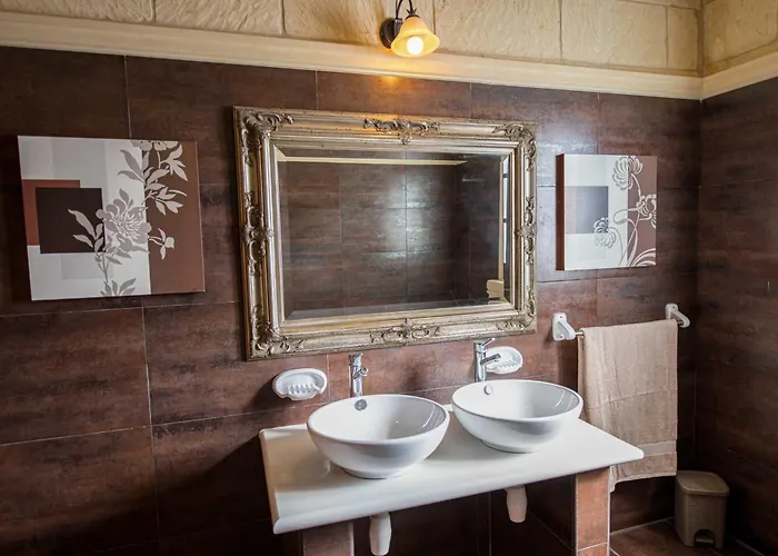 3 Bedroom With Private Pool Vakantiehuis Ghajn Melel