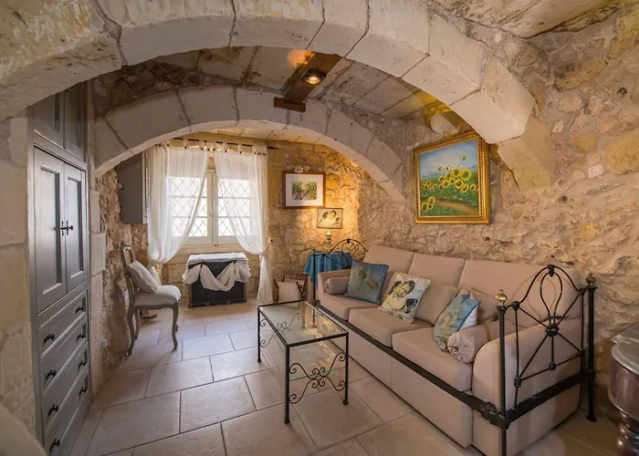 3 Bedroom With Private Pool * Ghajn Melel